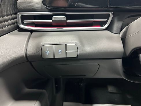 Used 2025 Hyundai Elantra SEL w/ Cargo Package image 17