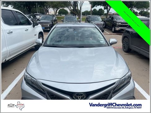 Used 2024 Toyota Camry SE FWD image 1