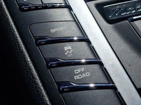 Used 2020 Porsche Macan AWD/4WD image 29