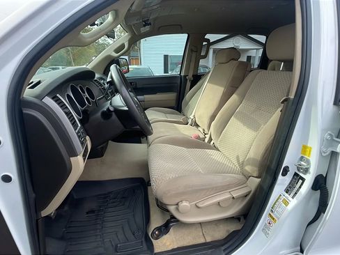 Used 2011 Toyota Tundra 4x4 CrewMax image 16