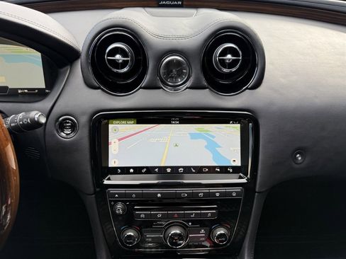 Used 2018 Jaguar XJ L Portfolio image 28