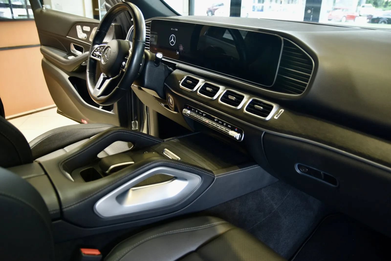 Used 2023 Mercedes-Benz GLE 350 4MATIC w/ Premium Package image 26