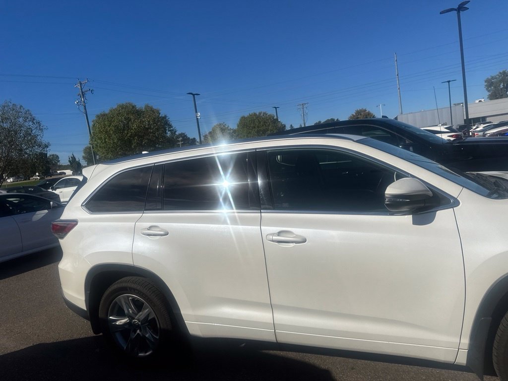 Used 2016 Toyota Highlander Limited w/ Driver Technology Package AWD/4WD image 22