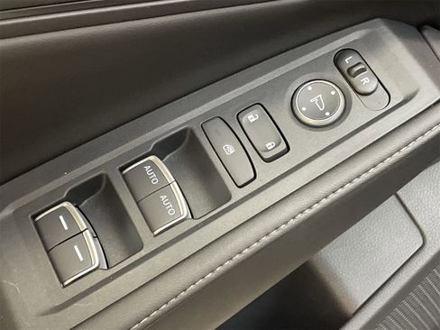 Used 2025 Honda Accord Sport image 17