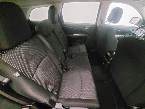 Used 2019 Dodge Journey SE image 19