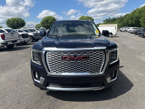 Used 2021 GMC Yukon Denali w/ Denali Premium Package AWD/4WD image 2