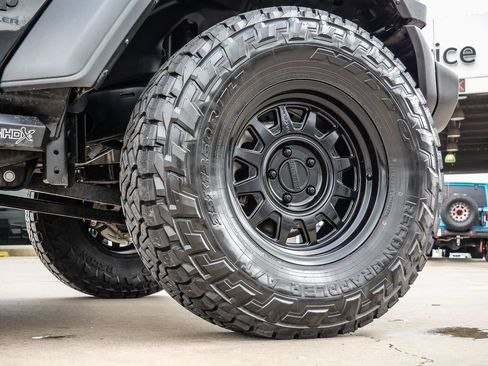 Used 2025 Jeep Wrangler Sport AWD/4WD image 9