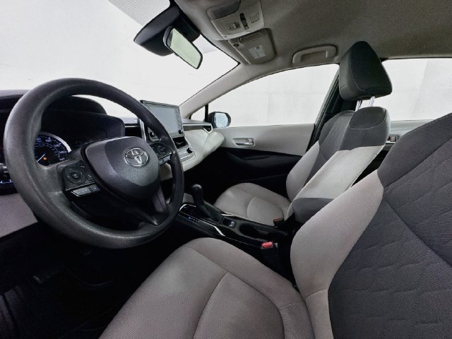 Used 2020 Toyota Corolla LE FWD image 18