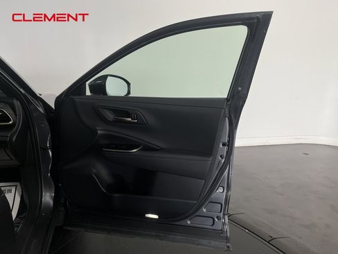 Used 2024 Toyota Crown Limited image 29