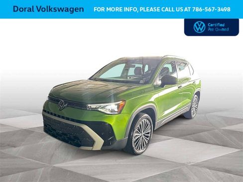Used 2025 Volkswagen Taos SE image 1