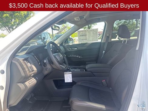 New 2026 Nissan Pathfinder Platinum AWD/4WD image 10