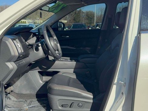 Used 2023 Nissan Pathfinder SL image 15