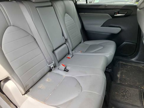 Used 2023 Toyota Highlander XLE FWD image 17