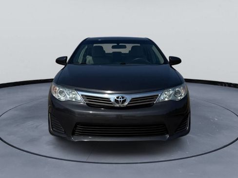 Used 2012 Toyota Camry LE image 3