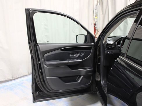Used 2025 Honda Pilot Touring image 29