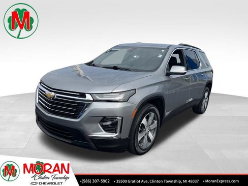 Used 2023 Chevrolet Traverse LT w/ LT Premium Package AWD/4WD image 1