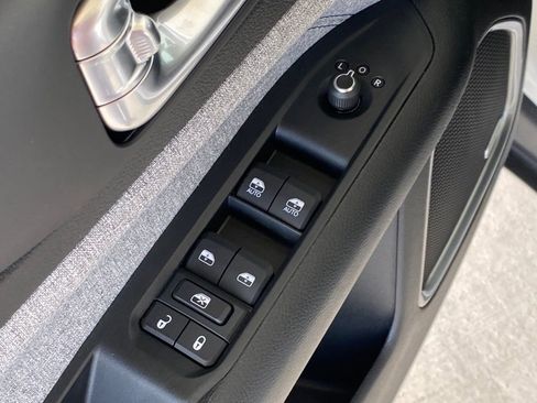 New 2022 Jeep Compass Latitude w/ Sun and Sound Group image 34