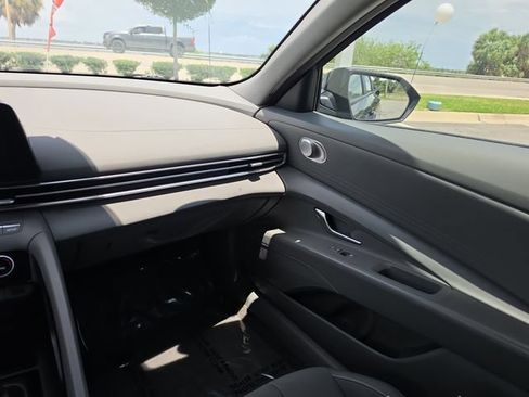 Used 2024 Hyundai Elantra SEL FWD image 9