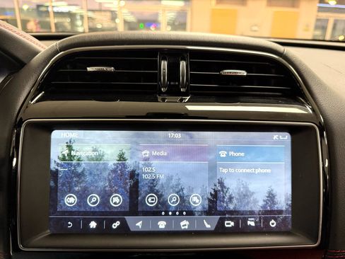 Used 2019 Jaguar F-PACE R-Sport image 16