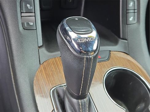 Used 2017 GMC Acadia SLE image 11