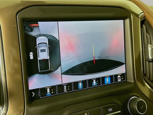 Used 2022 Chevrolet Silverado 1500 High Country w/ Technology Package image 18