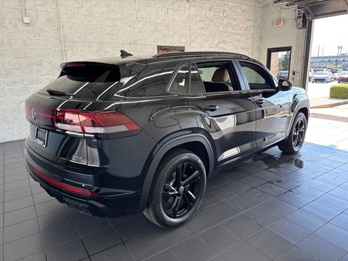 Used 2026 Volkswagen Atlas Cross Sport SEL R-Line AWD/4WD image 8