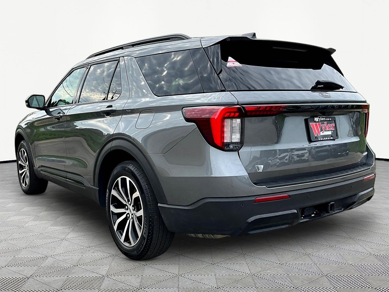 Used 2026 Ford Explorer ST-Line AWD/4WD image 4