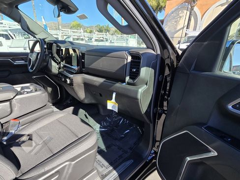 Used 2025 Chevrolet Silverado 1500 LT w/ Safety Package RWD image 16