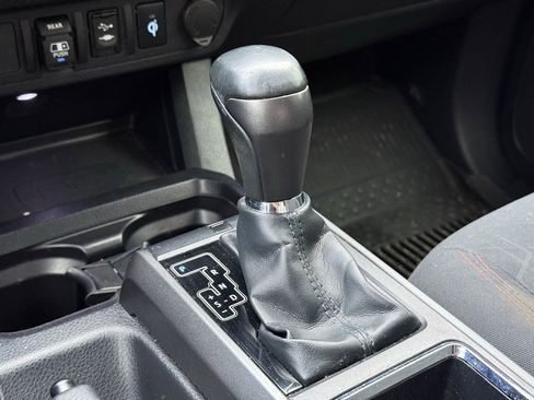 Used 2018 Toyota Tacoma TRD Sport image 13