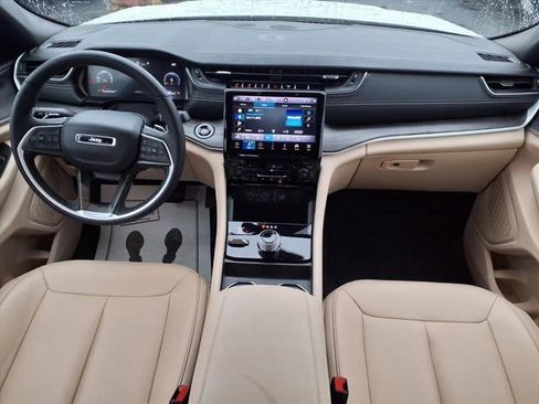 Used 2024 Jeep Grand Cherokee Limited image 9