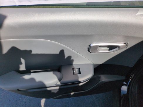 New 2025 Kia K4 FWD image 31