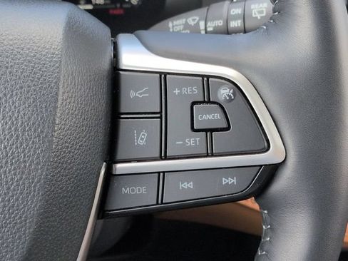 Certified 2024 Toyota Highlander Platinum FWD image 26