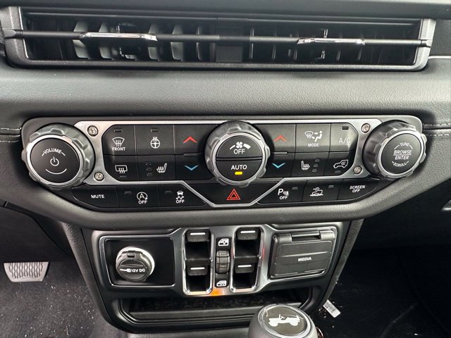 New 2025 Jeep Wrangler Unlimited Sahara w/ Safety Group AWD/4WD image 25
