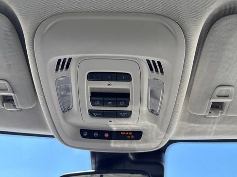 Used 2021 Buick Envision Avenir AWD/4WD image 31