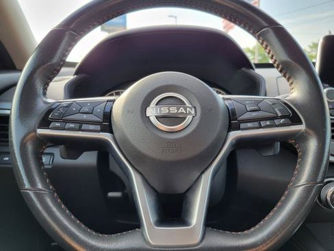 Used 2024 Nissan Altima 2.5 SR FWD image 12