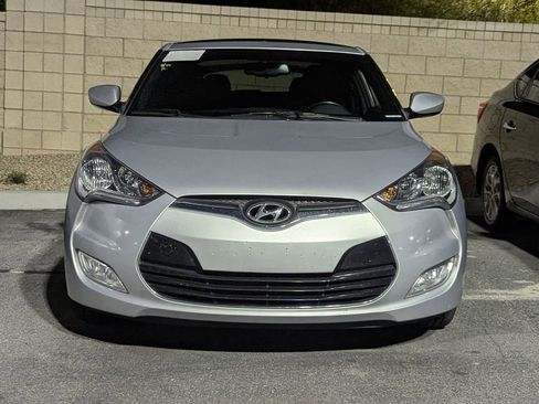 Used 2017 Hyundai Veloster Value Edition FWD image 2