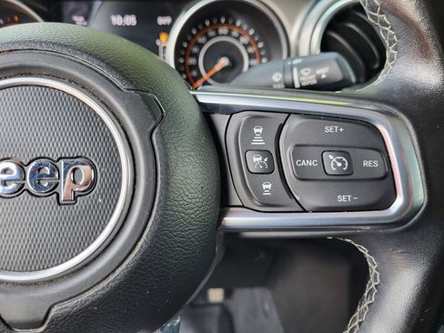 Used 2020 Jeep Gladiator Overland AWD/4WD image 32