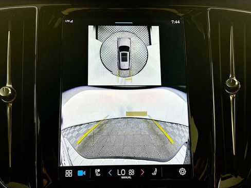 Certified 2025 Volvo V60 B5 Cross Country Plus w/ Protection Package Premier image 14