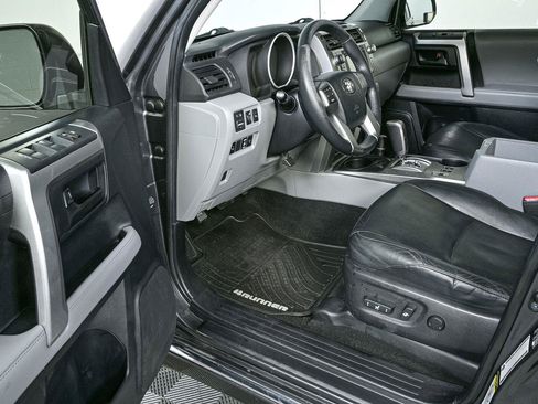 Used 2012 Toyota 4Runner SR5 w/ Premium Pkg AWD/4WD image 7