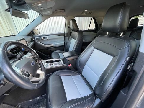 Used 2022 Ford Explorer XLT w/ Equipment Group 202A AWD/4WD image 23