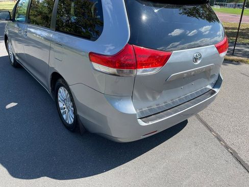 Used 2012 Toyota Sienna XLE w/ Entertainment Pkg image 20