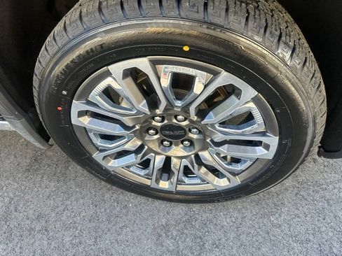 Used 2023 GMC Sierra 1500 Denali Ultimate AWD/4WD image 9