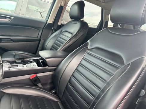 Used 2019 Ford Edge SEL w/ Equipment Group 201A FWD image 9