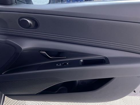 Used 2025 Hyundai Elantra Sport image 29
