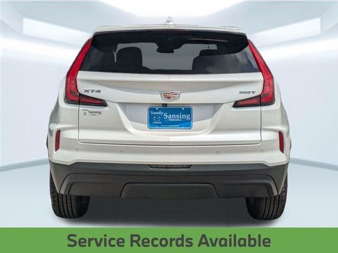 Used 2024 Cadillac XT4 Luxury w/ Cold Weather Package FWD image 5