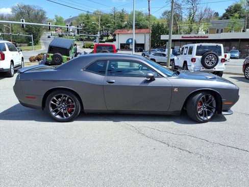 Used 2021 Dodge Challenger R/T Scat Pack w/ Driver Convenience Group RWD image 3