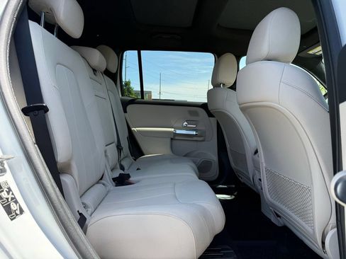 Used 2025 Mercedes-Benz GLB 250 4MATIC image 18