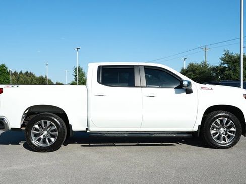Used 2021 Chevrolet Silverado 1500 LT w/ Z71 Off-Road Package AWD/4WD image 4