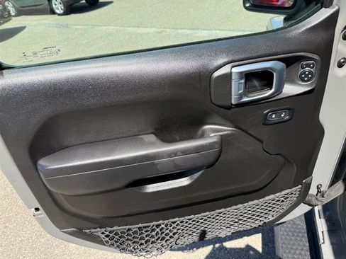 Used 2022 Jeep Gladiator Sport AWD/4WD image 13