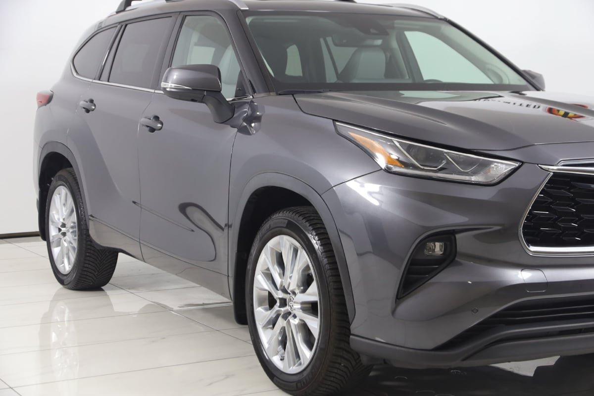 Used 2023 Toyota Highlander Limited AWD/4WD image 40